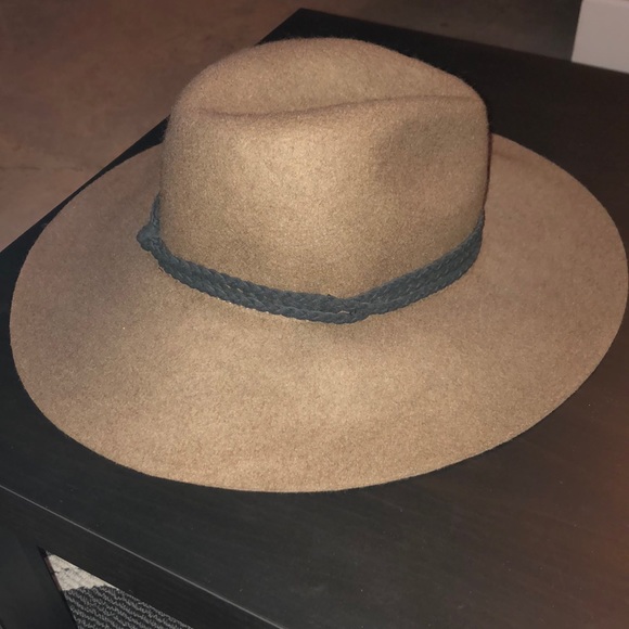 Wool hat - Picture 2 of 2